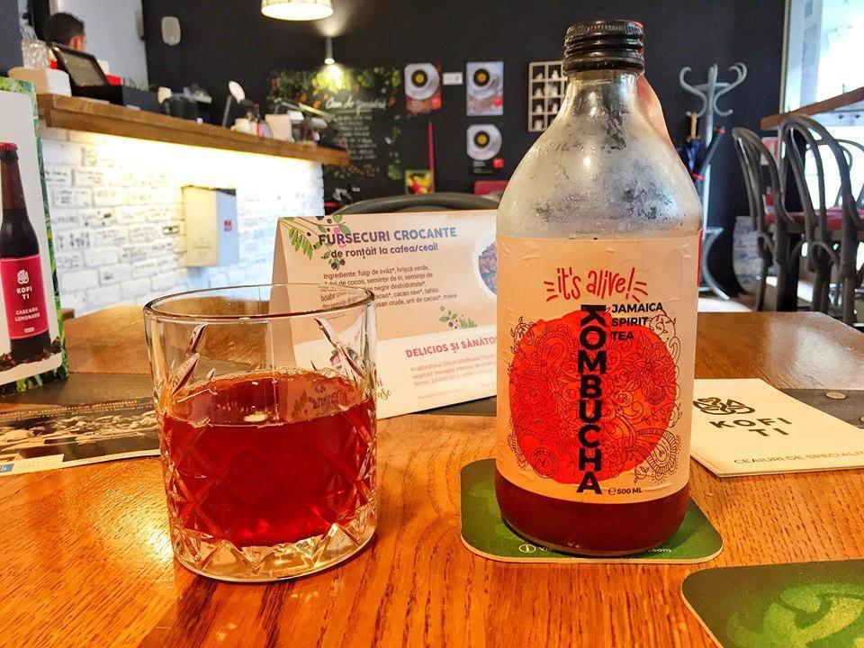 Kombucha It's Alive, băutură care îţi vindecă trupul cu fiecare înghiţitură. Afacerea 