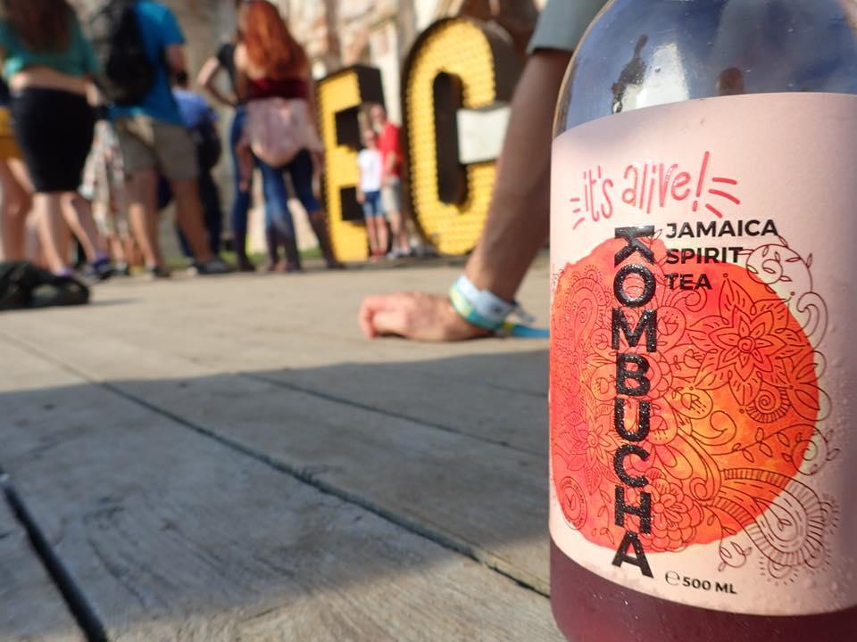 Kombucha It's Alive, băutură care îţi vindecă trupul cu fiecare înghiţitură