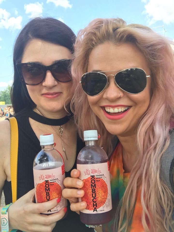 Kombucha It's Alive, băutură care îţi vindecă trupul cu fiecare înghiţitură. Afacerea 
