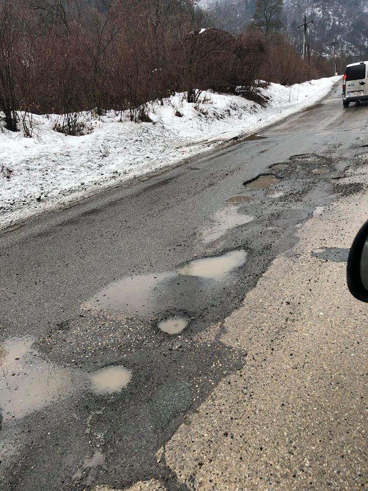 Drumurile Clujului, împinzite de gropi