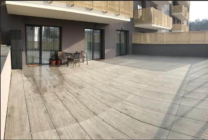Cazarea la Untold  2019. O vilă: 1.000 dolari/ noapte, un apartament cu câini: 11 euro