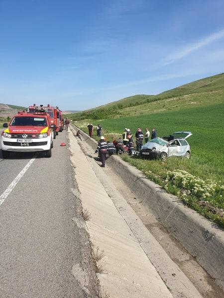 Mașină răsturnată pe Centura Apahida-Vâlcele. O persoană inconștientă