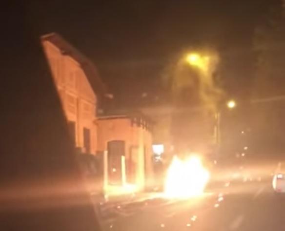 Maşină cuprinsă de flăcări în centrul Clujului