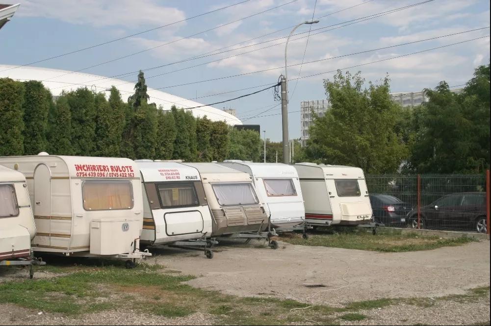 Oferte nesimţite de cazare la Untold. Un proprietar cere 1.000 de euro pentru o cameră cu o canapea