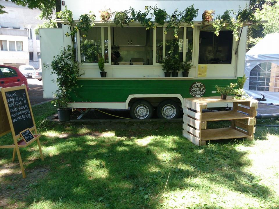 Catering cu produse locale/ O tânără revoluţionează mâncarea pentru ocazii speciale cu tarte, pateuri şi brânzeturi à la Cluj