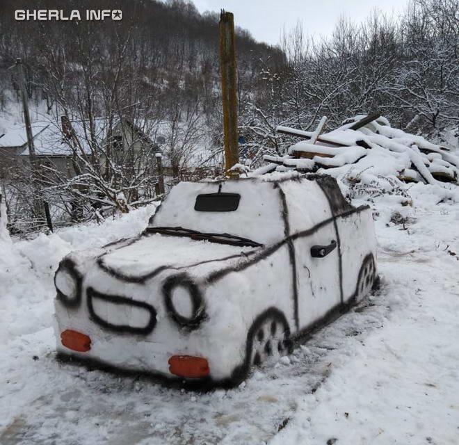 Un tânăr din Cluj a construit un trabant din zăpadă