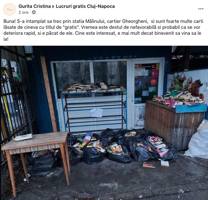 Zeci de cărți aruncate pe o stradă din Cluj-Napoca.