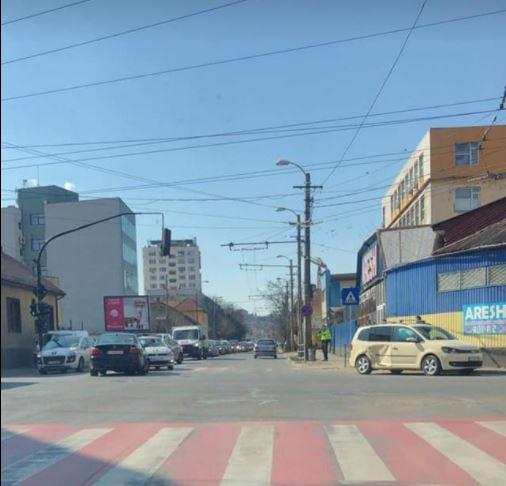 Accident la intersecția București cu Paris. Un șofer a intrat pe roșu