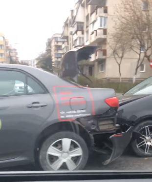 Accident în lanț în Zorilor. Au fost  implicate trei mașini
