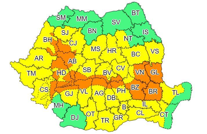 Nu scăpăm de ploi! Codul galben și portocaliu, extins în aproape toată țara/ Risc de inundații la Cluj