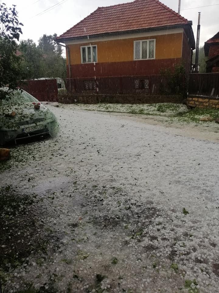 Imagini după CODUL ROȘU de la Cluj. Pământul s-a albit în câteva minute