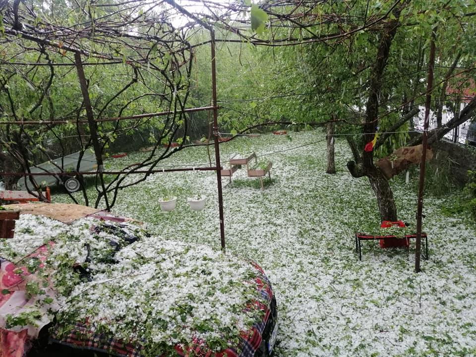 Imagini după CODUL ROȘU de la Cluj. Pământul s-a albit în câteva minute