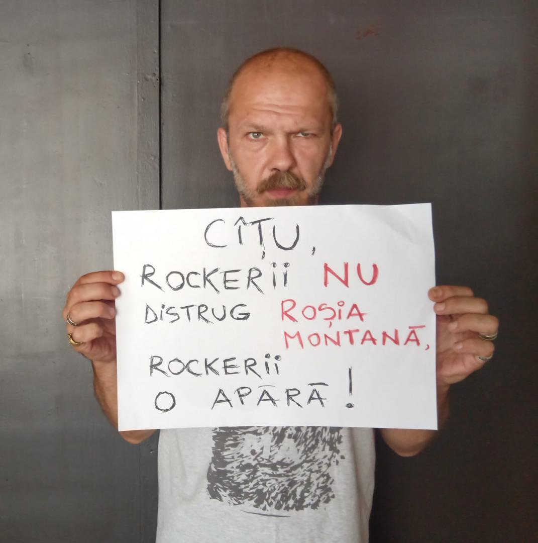 Premierul Cîțu, luat la rost de rockerii clujeni: „Un vinil și-un tricou nu te fac rocker, așa cum funcția nu te face om. Jos labele de pe Roșia Monta