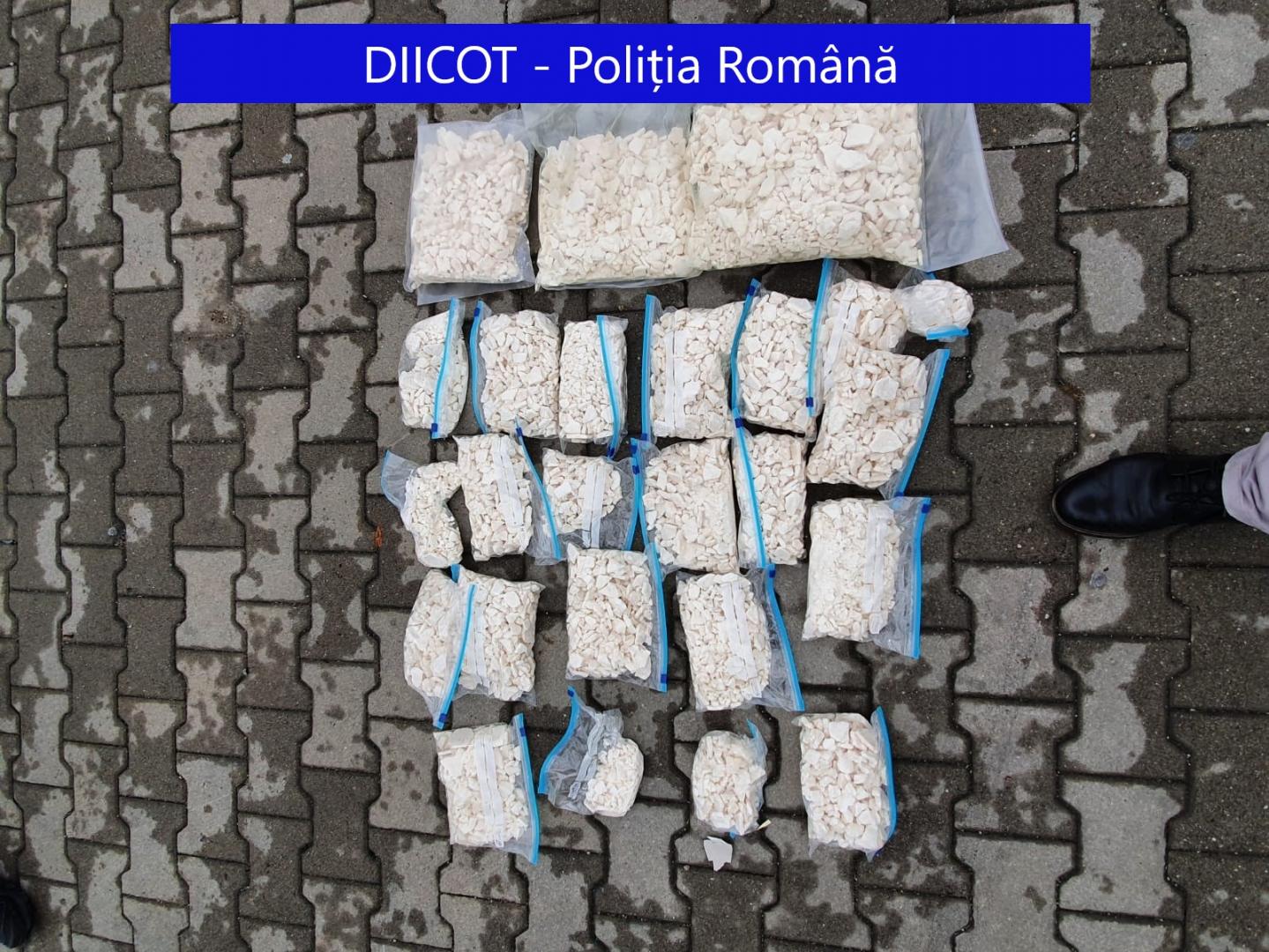 Traficant din Cluj, prins în timp ce ridica un colet cu peste 11 kg de droguri. Veneau din Olanda în cutii de cereale