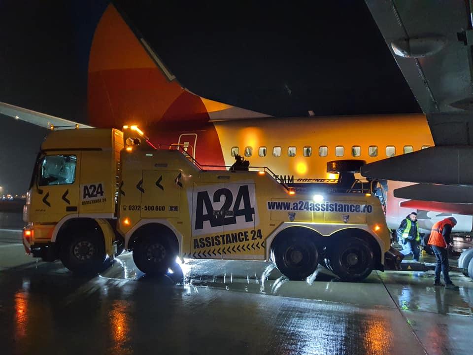 Cum a fost scos de pe pistă avionul care a luat foc la aterizare în Cluj