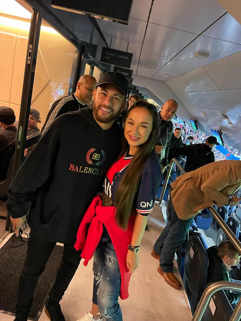 Vlăduța Lupău în brațele lui Neymar: "Când îți dorești ceva cu adevărat SE ÎNTÂMPLĂ!"