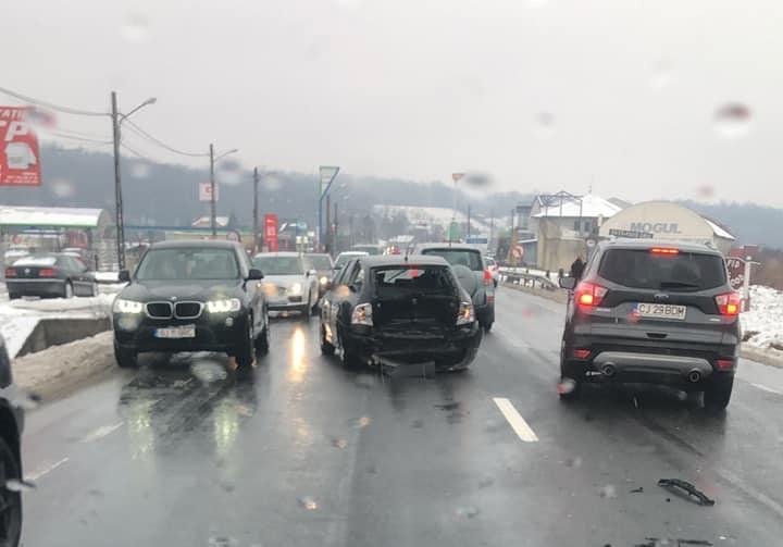 Carambol cu mai multe mașini, la Dej