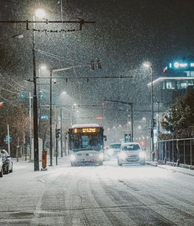 Clujul, în haine de iarnă. Imagini superbe cu oraşul acoperit de omăt