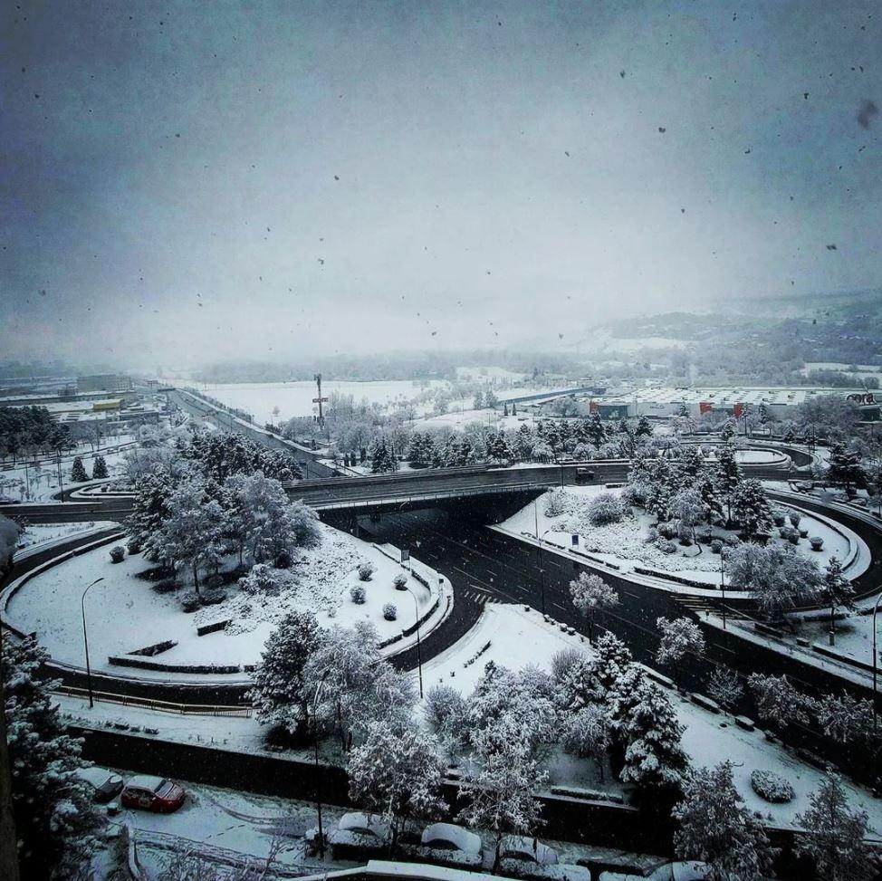 Clujul, în haine de iarnă. Imagini superbe cu oraşul acoperit de omăt