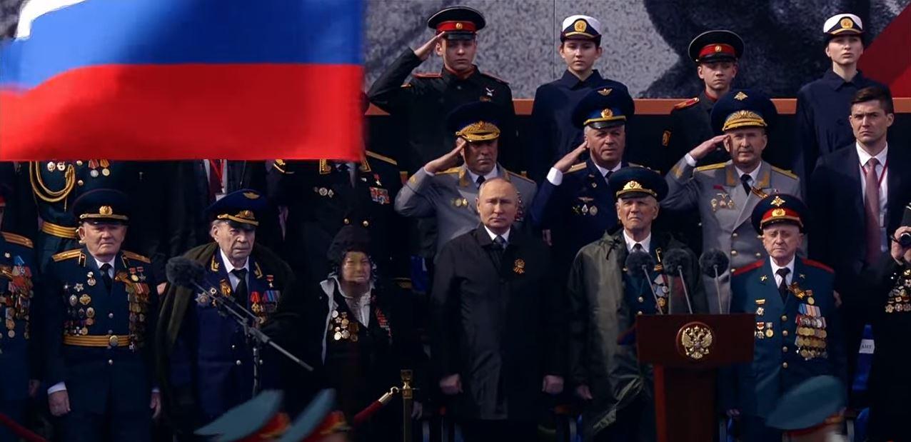 La Moscova a început parada de Ziua Victoriei. Putin este în Piața Roșie