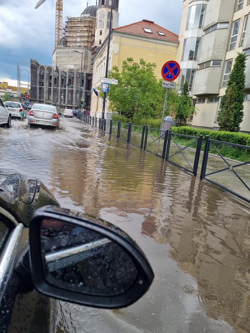 Natura la contrazis pe Emil Boc. La Cluj nu e ca la Barcelona, e ca la Venezia