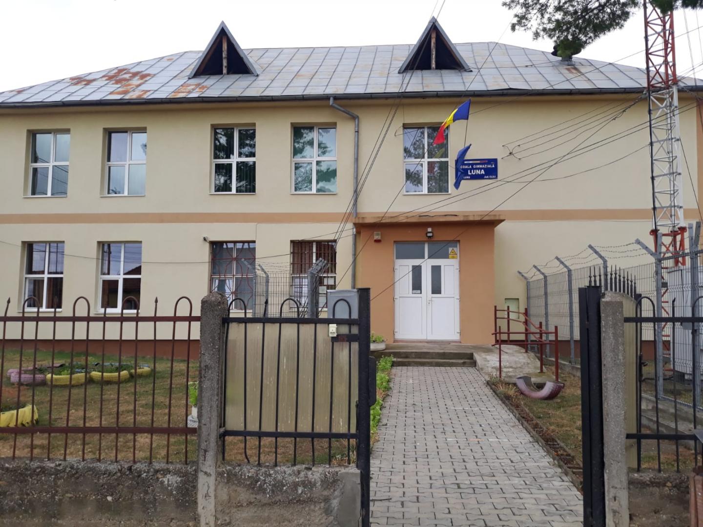 Dotări pentru o școală din Cluj. Table inteligente, iluminat LED, laptop-uri. Director: „Am îmbrățișat această oportunitate si suntem recunoscători că