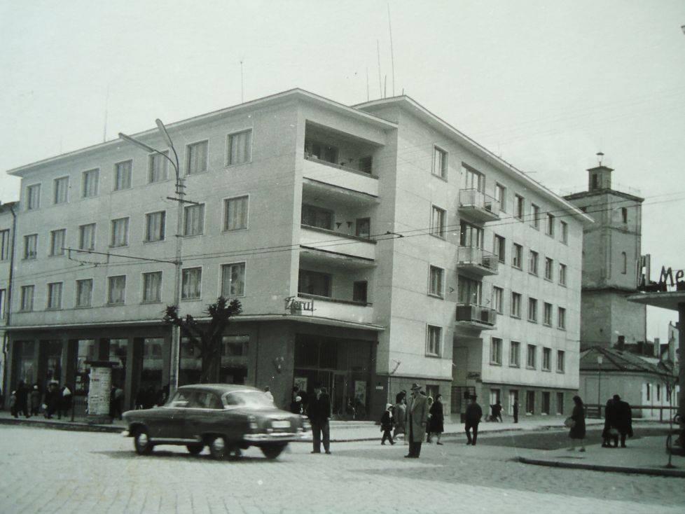 De colecție! Limuzină decapotabilă Adler Trumpf pe străzile Clujului, anii '60