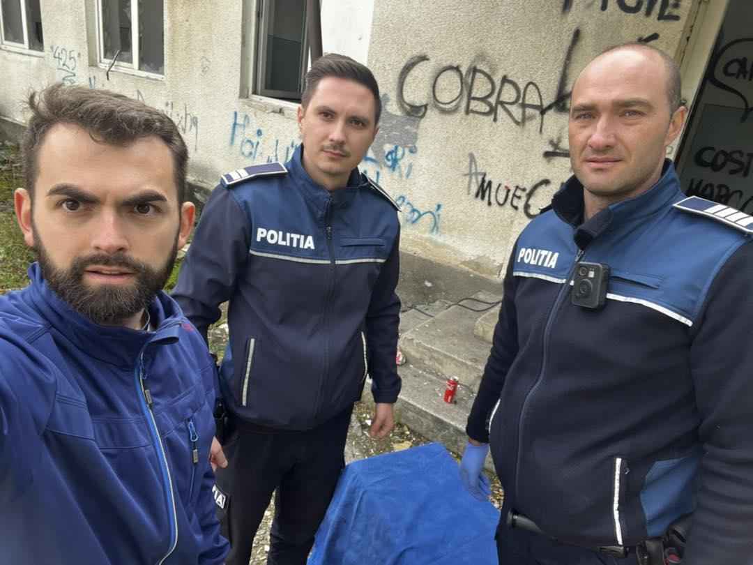 Vulpe lovită de mașină, salvată cu ajutorul polițiștilor