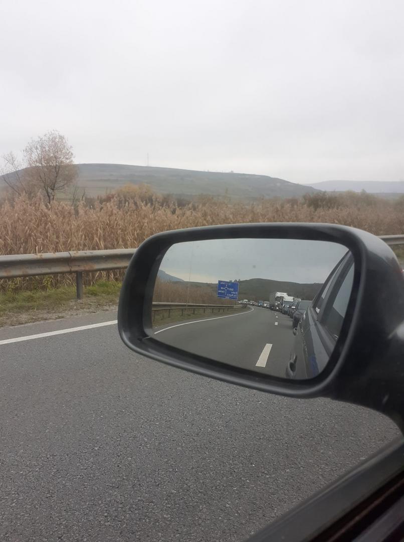 Accident în Mera. Coloană de mașini pe doi kilometri