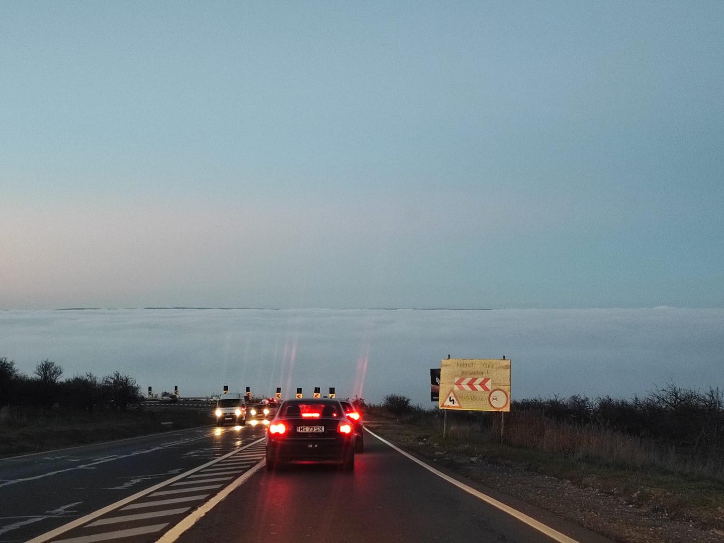 Imagine spectaculoasă! Clujul, „îngropat” într-o ceață deasă