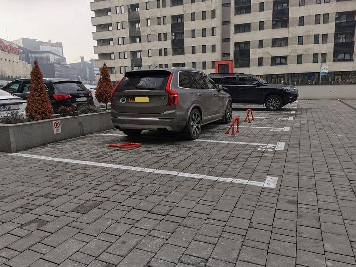 Din seria "Parcați la Cluj": "De-asta nu ne lasă ăștia în Schengen...."