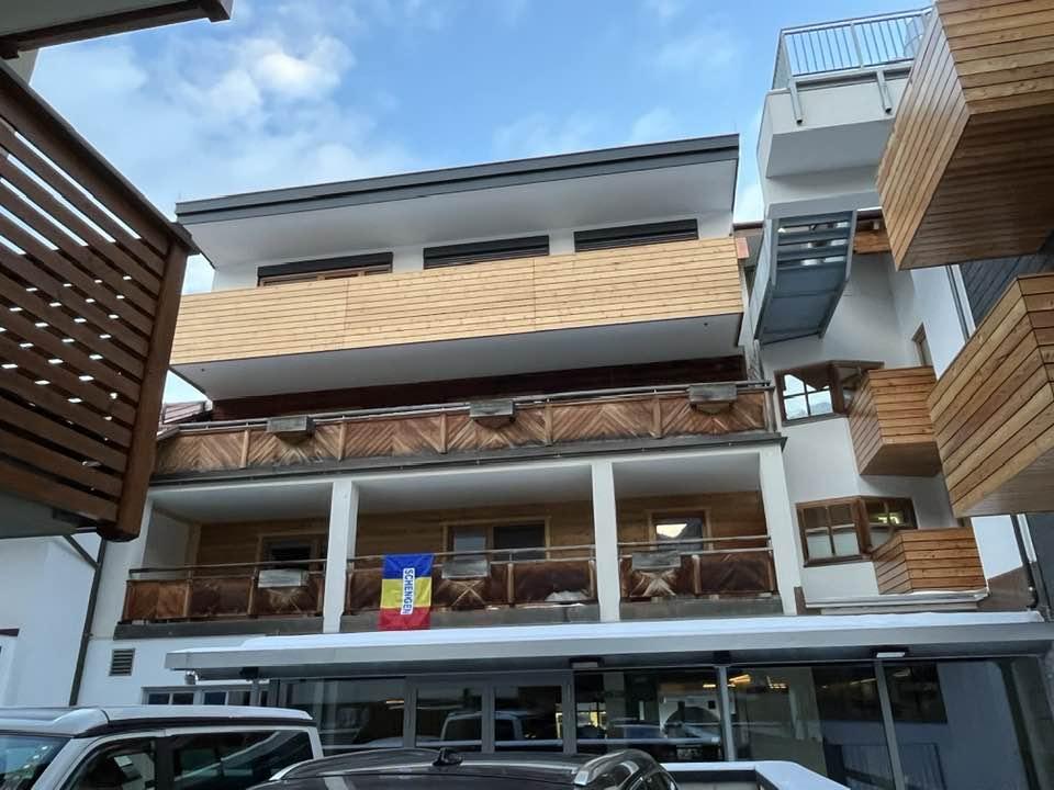 Turiști români, gest pentru România la schi în Austria. Le-au arătat... steagul austriecilor