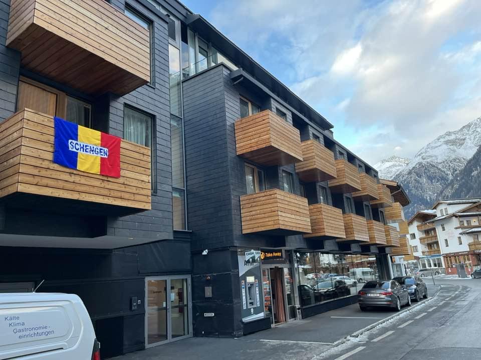 Turiști români, gest pentru România la schi în Austria. Le-au arătat... steagul austriecilor