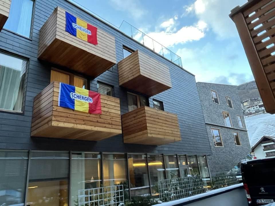 Turiști români, gest pentru România la schi în Austria. Le-au arătat... steagul austriecilor