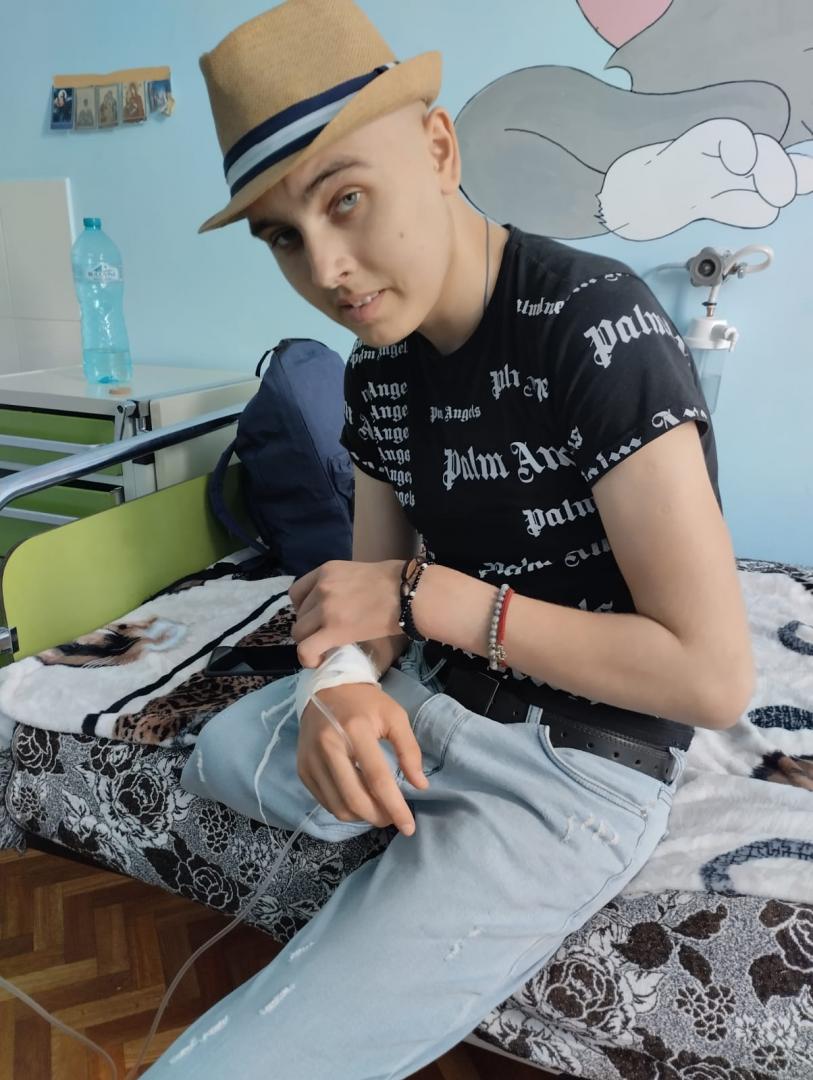 Povestea cutremurătoare a unui adolescent. Cum a rămas fără un picior la doar 18 ani/ Boala care îl macină încet
