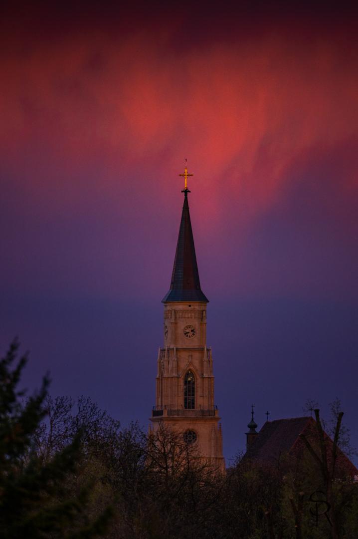 Imagini superbe surprinse în Cluj înainte de Paște. Cerul
