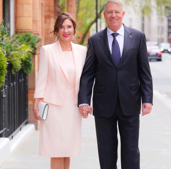 Ce ținută îndrăzneață a ales să poarte Carmen Iohannis la încoronarea regelui Charles
