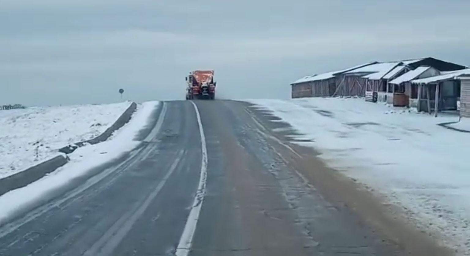Mai vine vara? Zăpadă ca-n plină iarnă pe Vlădeasa, Transalpina și Transfăgărășan