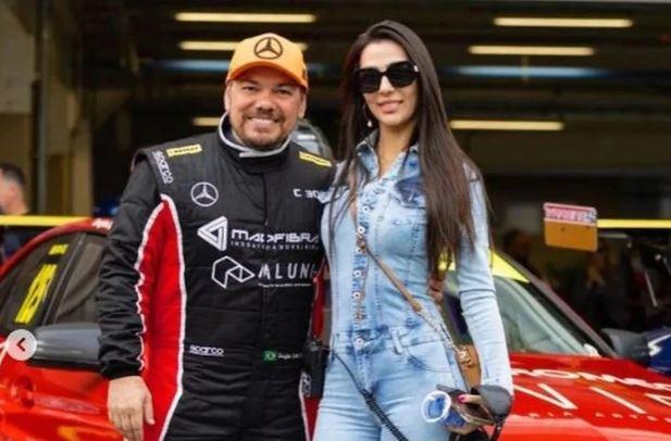 Doliu în automobilism! Un pilot de curse și iubita sa au murit din cauza unei mușcături de căpușă