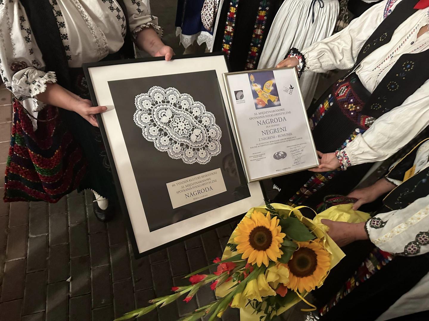 Sătenii din comuna clujeană Negreni au fost premiați pentru autenticitate la un festival de folclor din Polonia