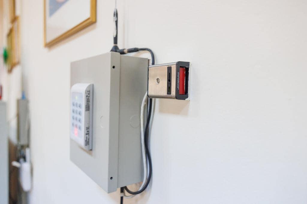 Școala începe în siguranță! Zeci de butoane de panică sunt instalate în școli