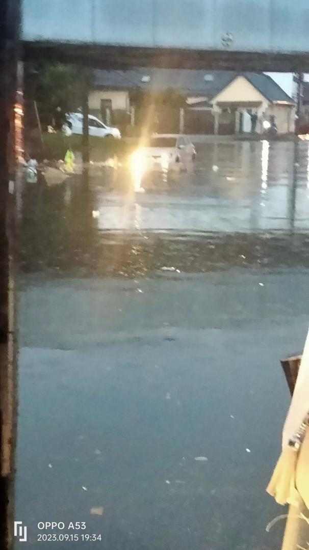 Ploaia torențială a făcut ravagii în Cluj! Străzile s-au inundat în câteva minute