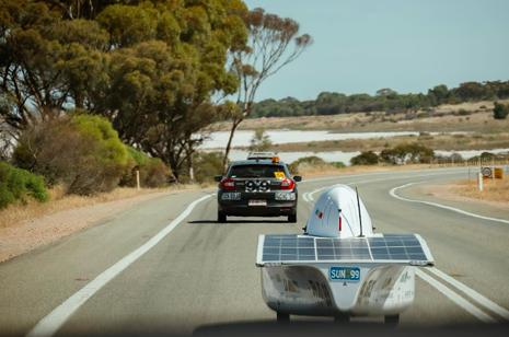 Mașina solară construită de studenții UTCN încheie competiția din Australia. Câți km a parcurs vehiculul „made in Cluj”