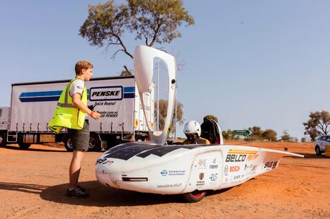 Mașina solară construită de studenții UTCN încheie competiția din Australia. Câți km a parcurs vehiculul „made in Cluj”