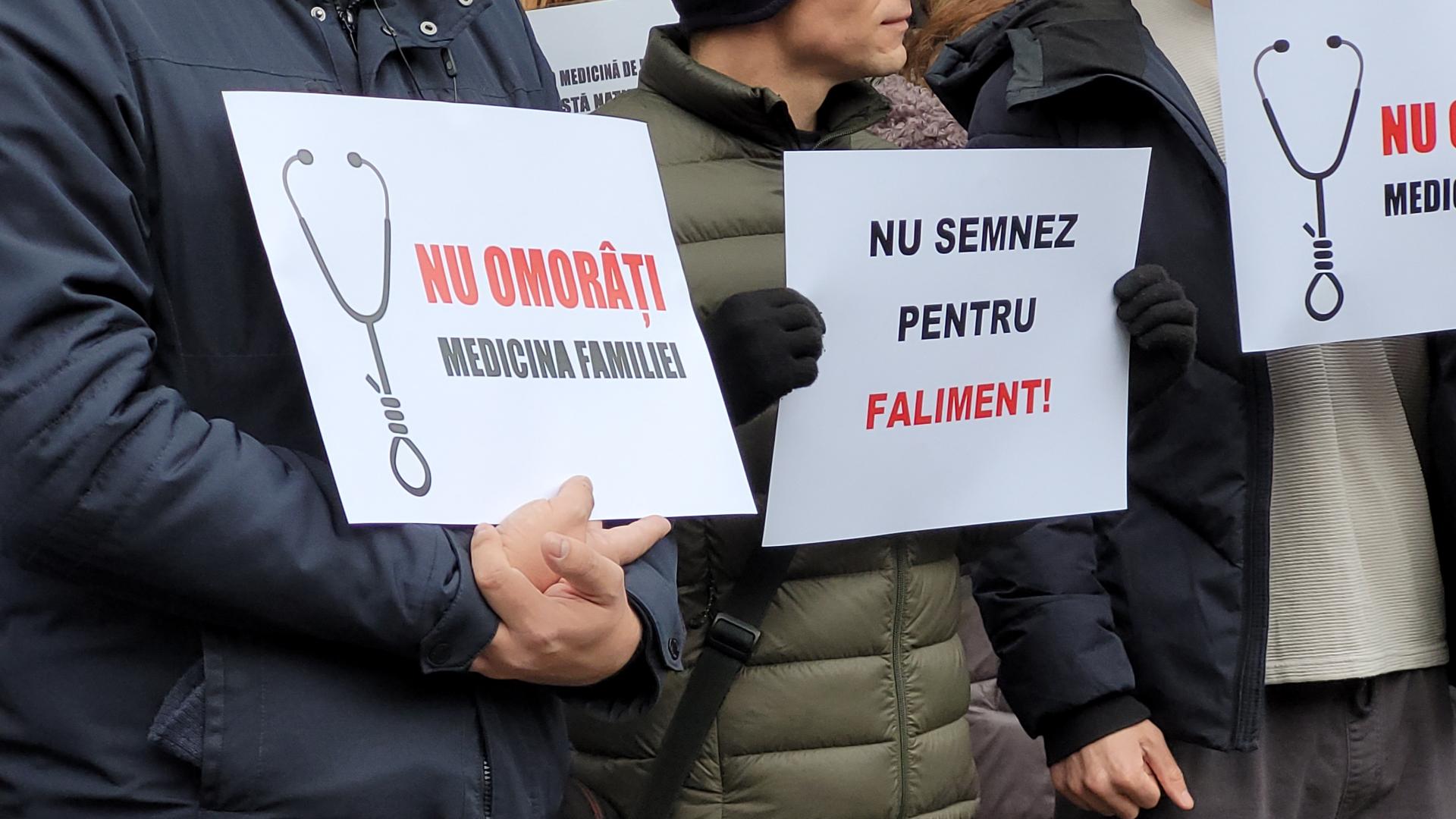 Medicii de familie din Cluj, protest în fața Casei de Asigurări de Sănătate. De la 1 februarie nu se mai acordă consultații