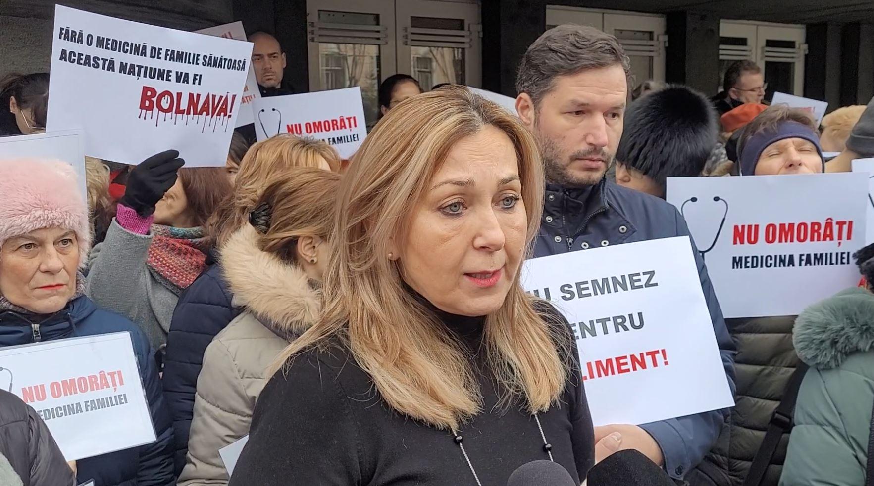 Medicii de familie din Cluj, protest în fața Casei de Asigurări de Sănătate. De la 1 februarie nu se mai acordă consultații
