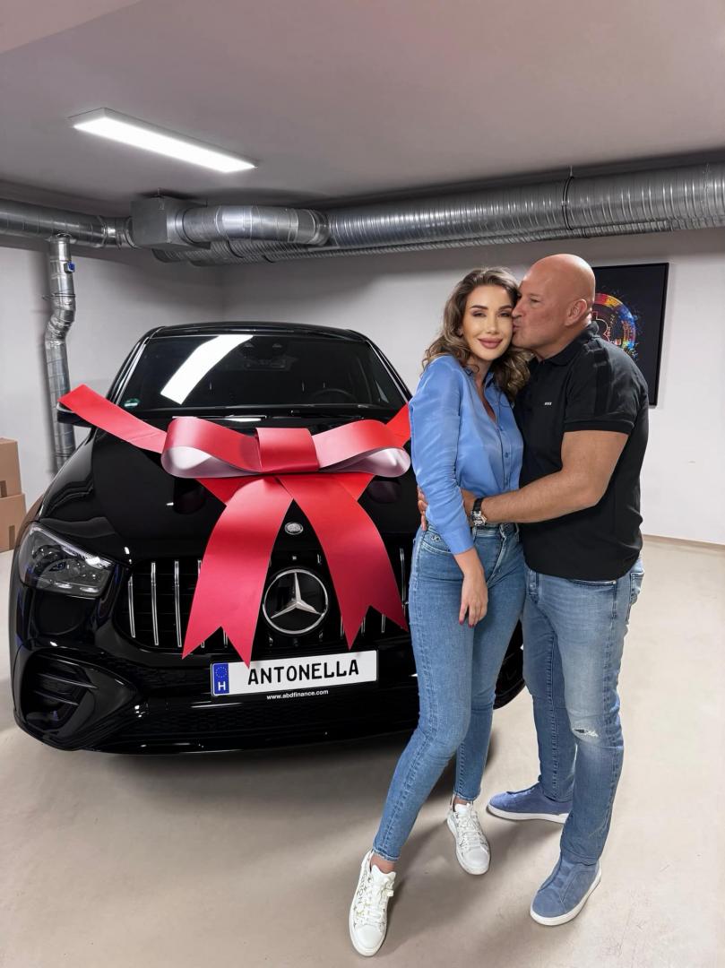 Ce i-a adus ”iepurașul” noii iubite a lui Arpad Paszkany. Tânăra a postat imediat imagini cu cadoul primit de la fostul finanțator al CFR Cluj