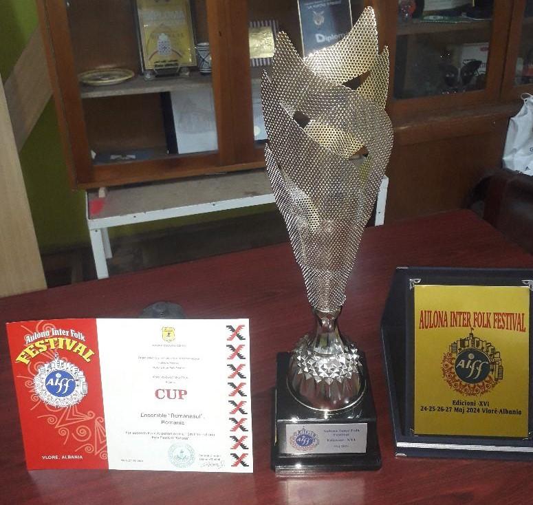 Ansamblul Folcloric „Românașul” al UTCN a câștigat Trofeul Festivalului Aulona Inter Folk Festival, Albania