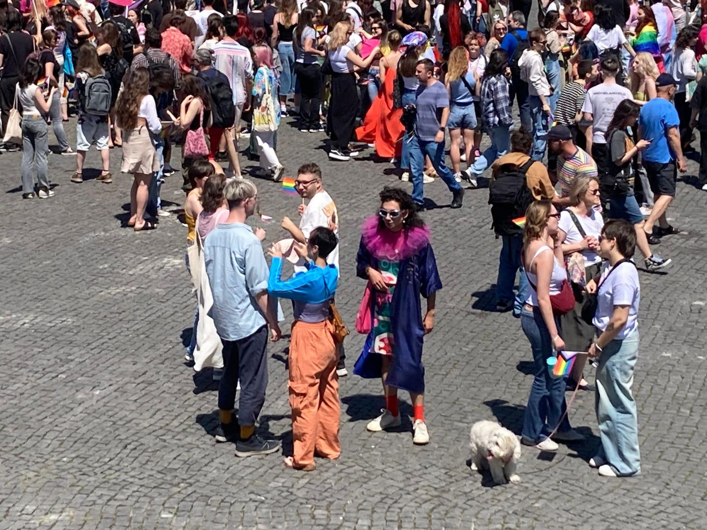 Începe parada Cluj Pride 2024! Marșul pleacă din Piața Unirii