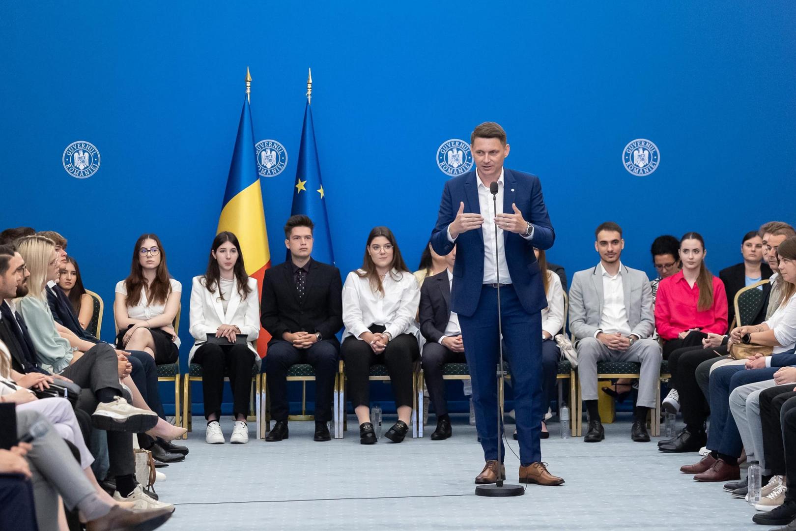 Peste 150 de tineri, în internship la Guvernul României. Ce le-a transmis clujeanul Mircea Abrudean